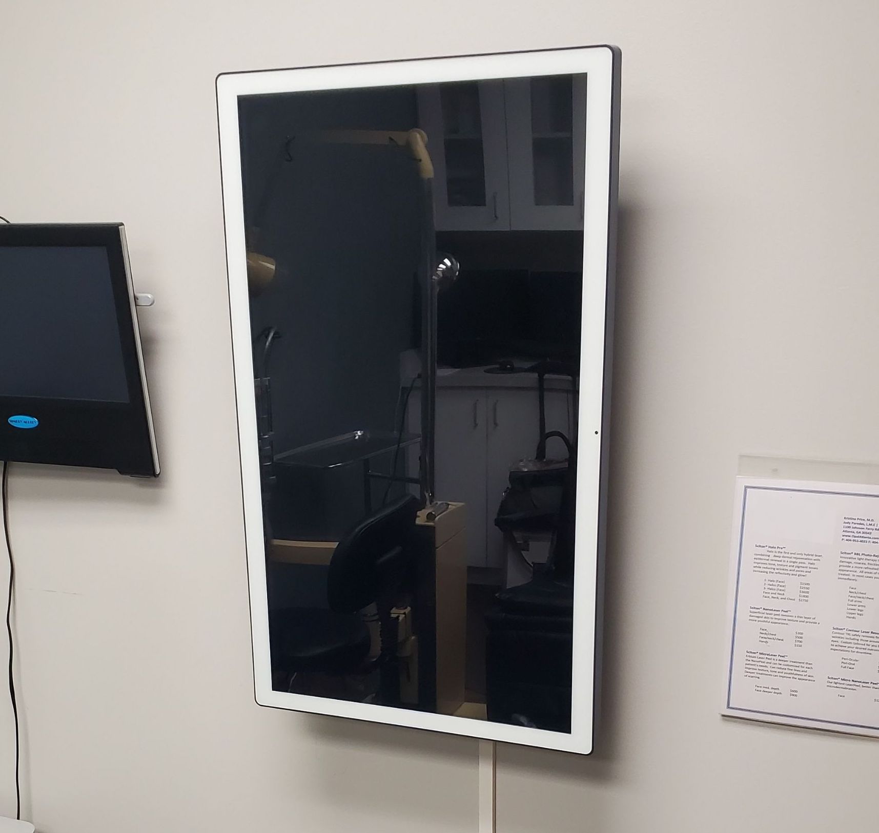 digital wallboard interactive screen in medical center